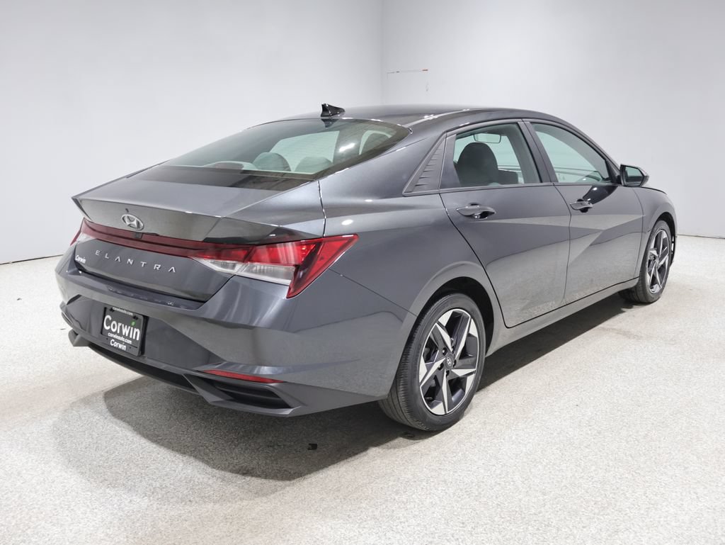 Used 2023 Hyundai Elantra SEL w/ Convenience Package FWD video 2