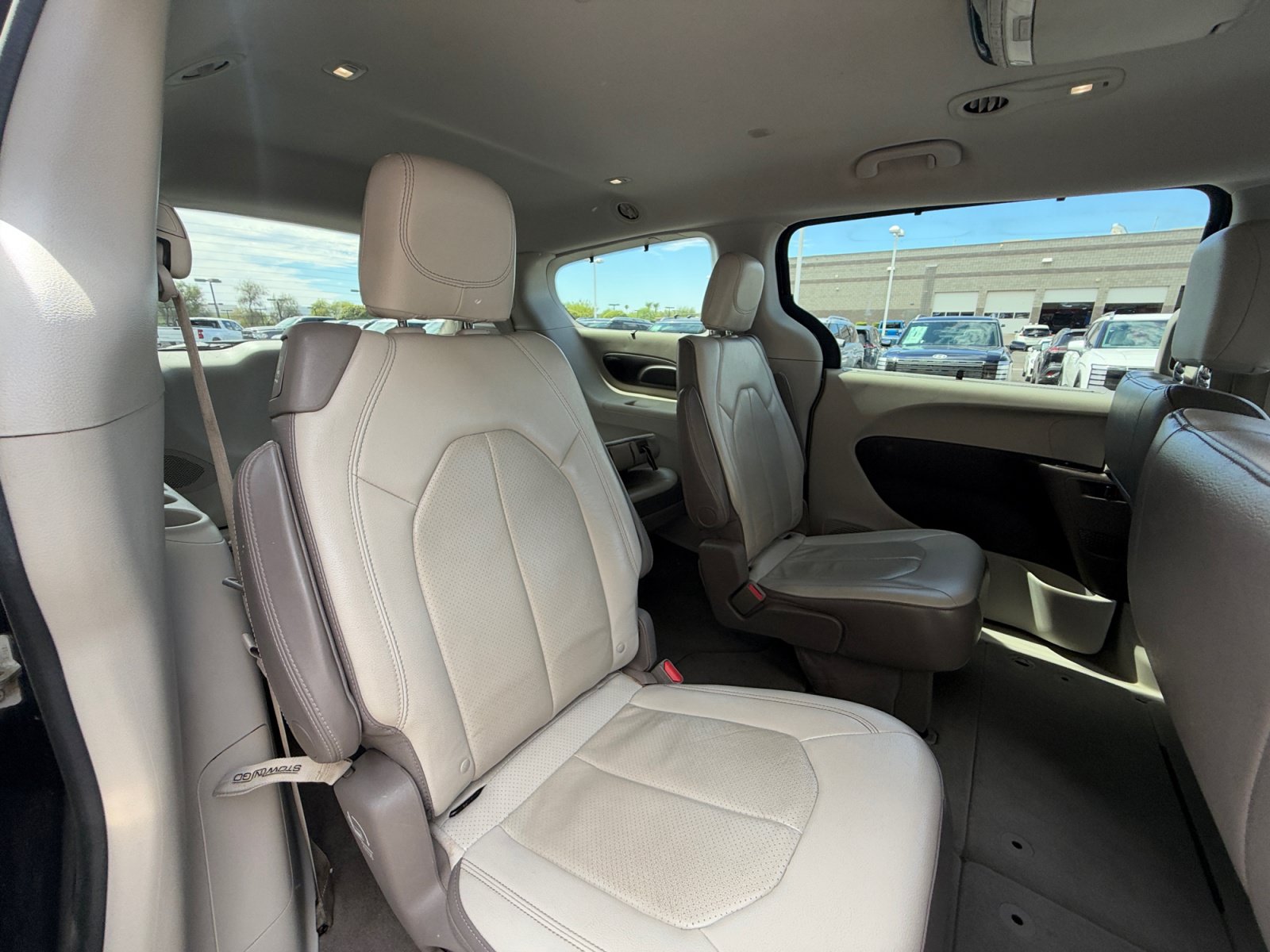 Used 2018 Chrysler Pacifica Touring-L w/ Advanced Safetytec Group FWD image 18
