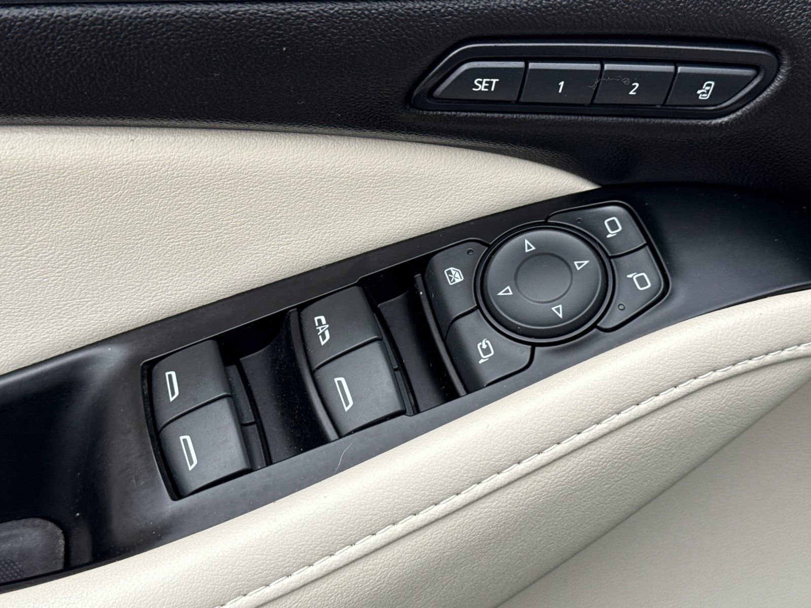 Used 2023 Buick Enclave Avenir w/ Avenir Technology Package image 11