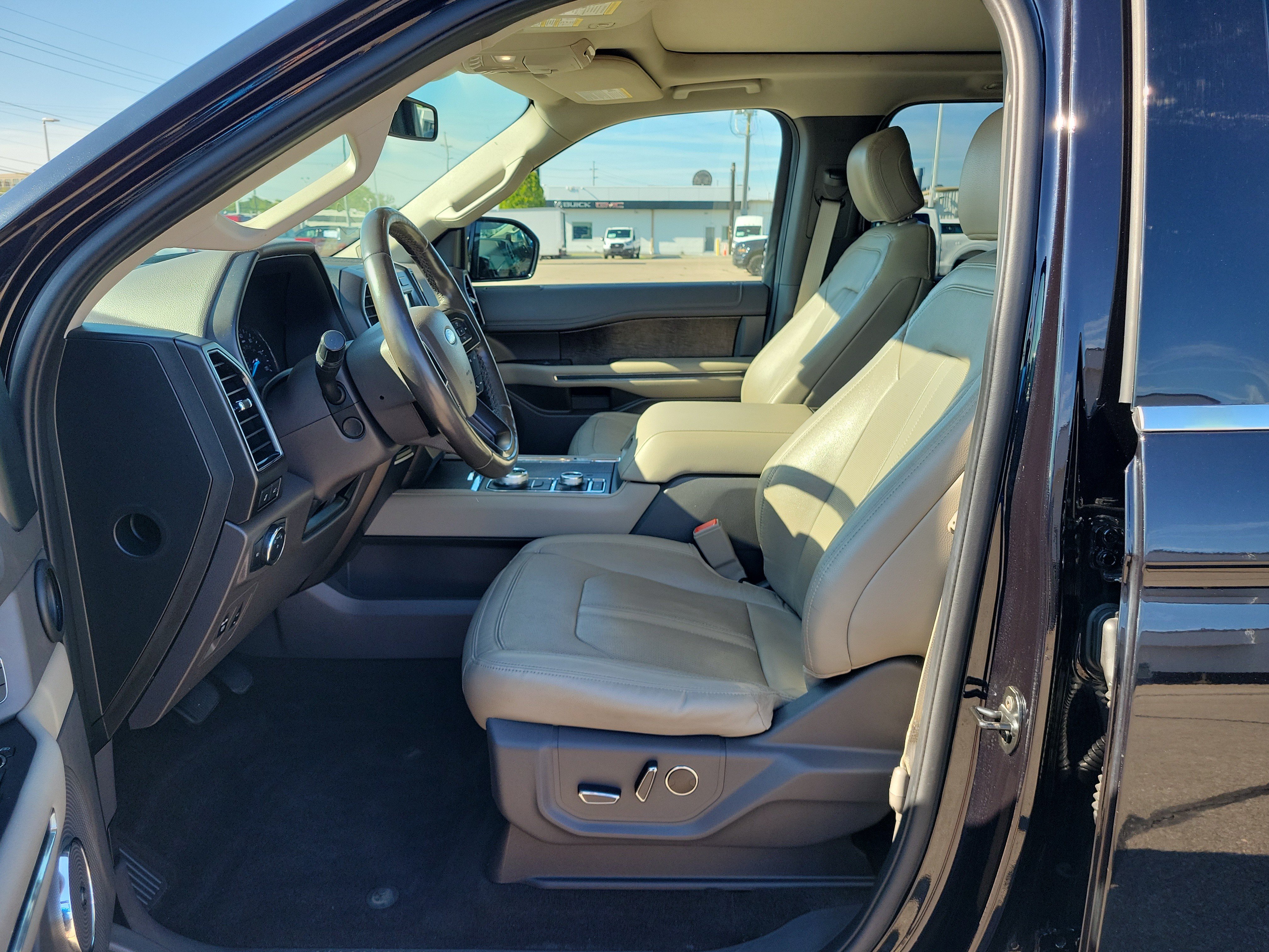 Used 2019 Ford Expedition Limited w/ Equipment Group 301A AWD/4WD image 16