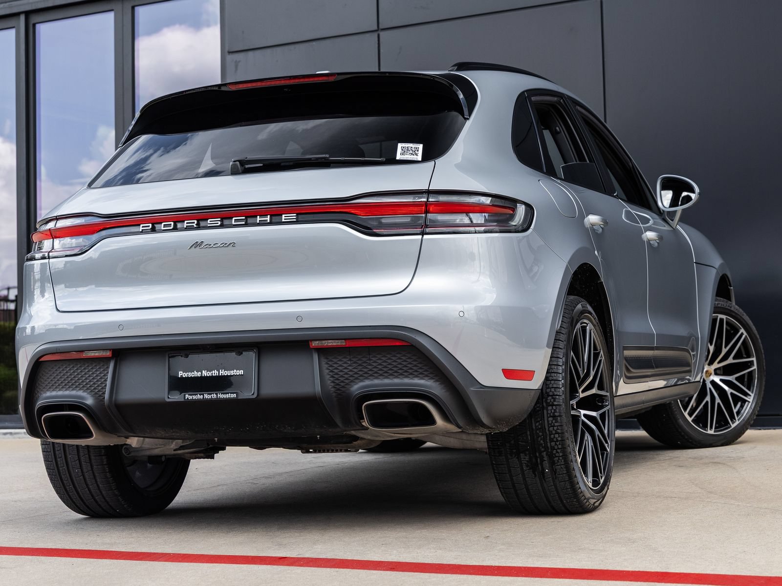 Certified 2026 Porsche Macan AWD/4WD image 11