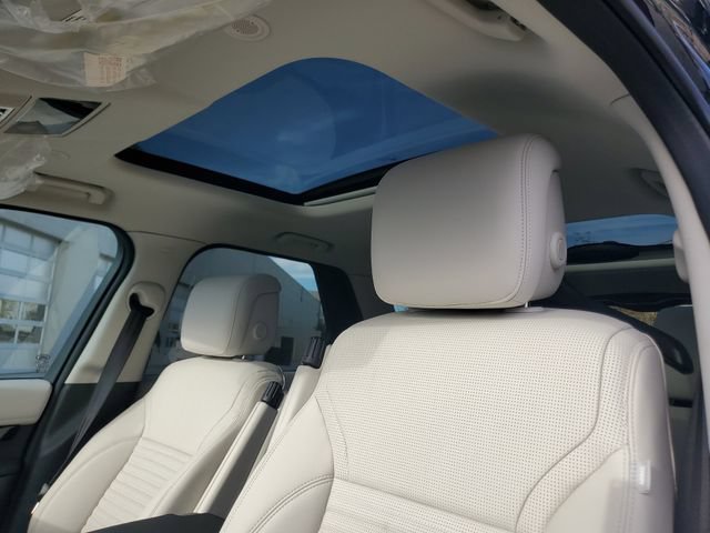 Certified 2025 Land Rover Discovery S AWD/4WD image 18