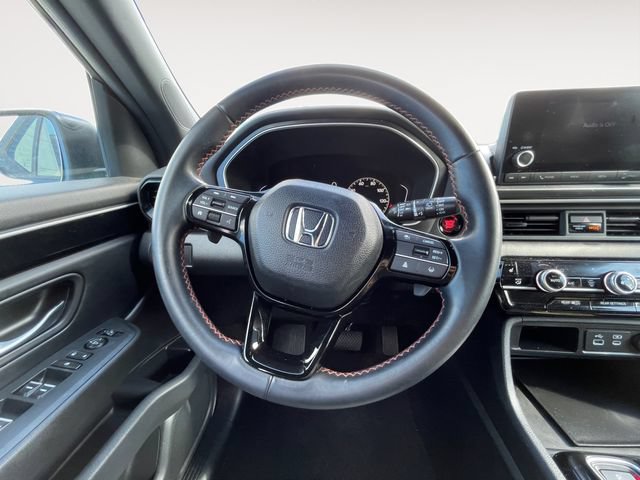Used 2025 Honda Pilot Sport image 12