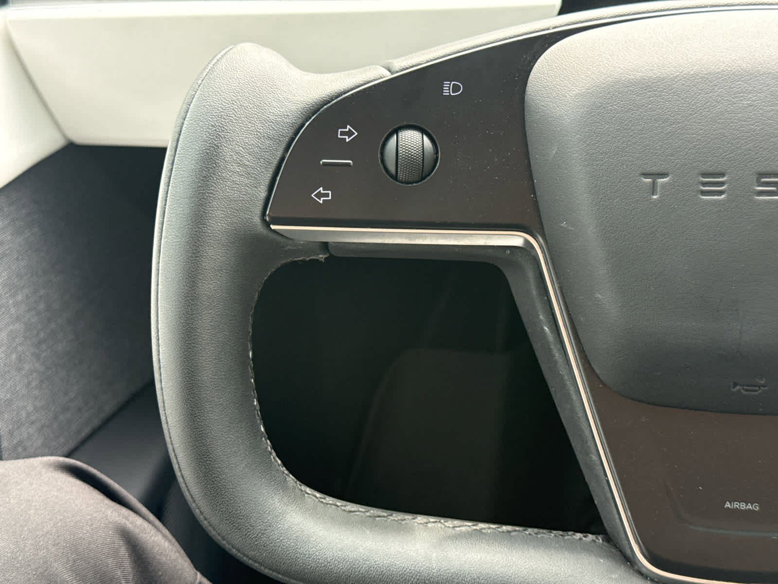 Used 2023 Tesla Model X image 27