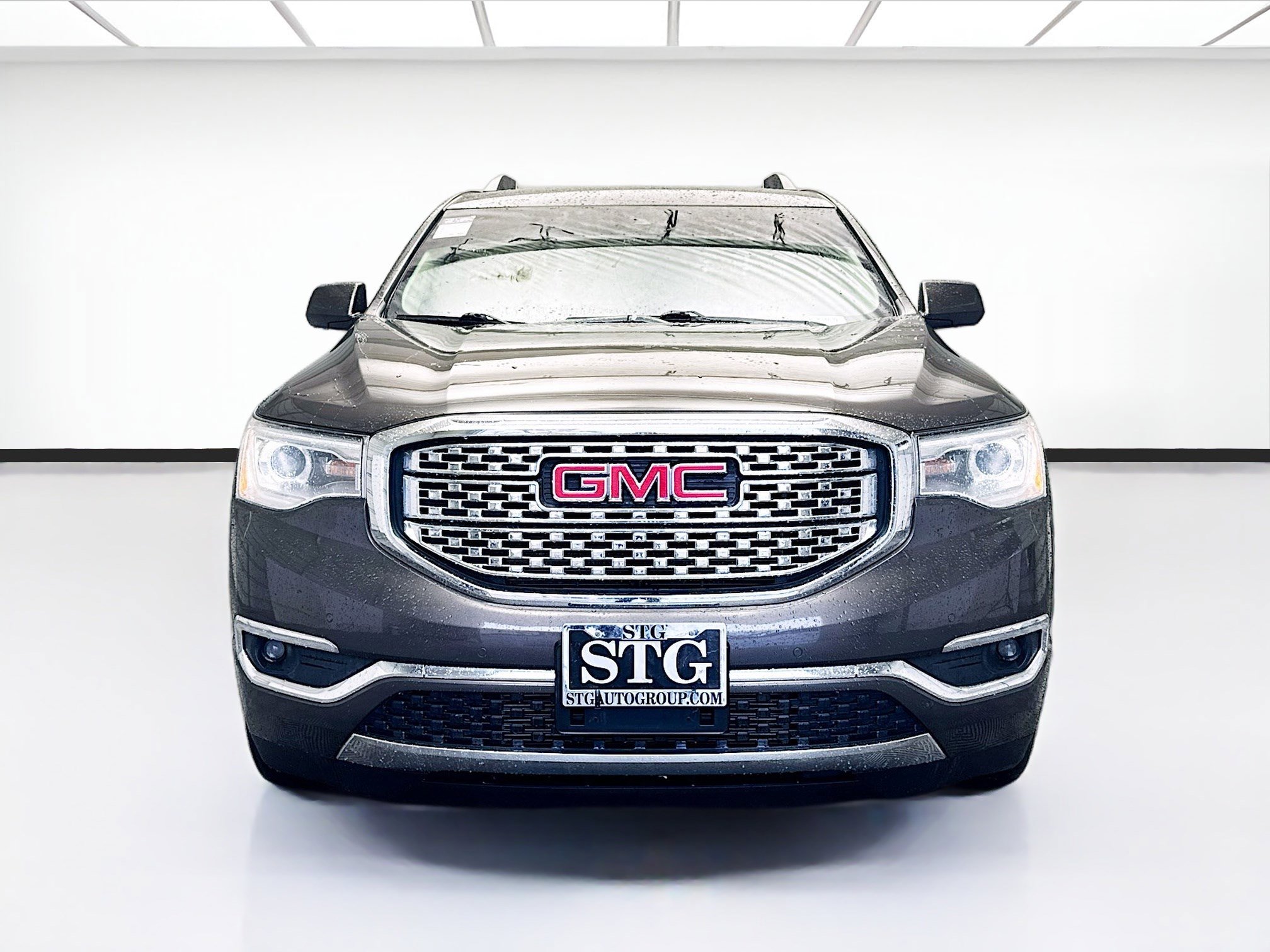 Used 2019 GMC Acadia Denali image 2