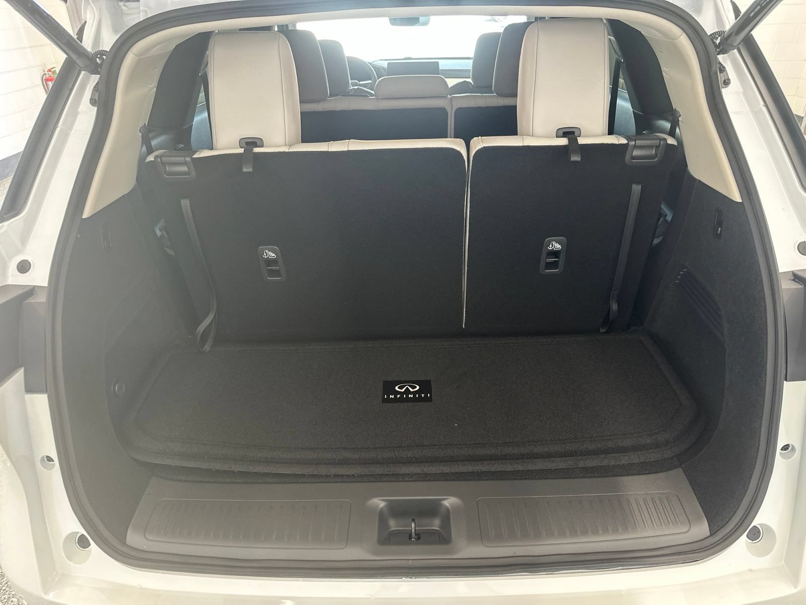 New 2027 INFINITI QX60 Luxe w/ Cargo Package AWD/4WD image 11