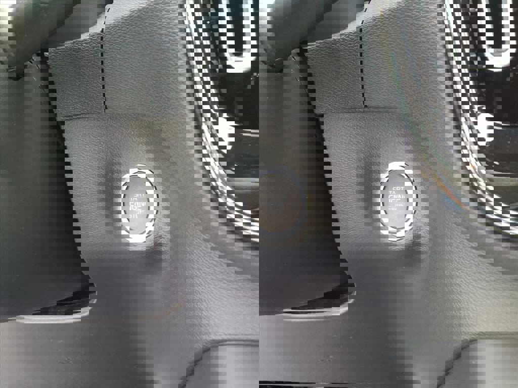 Used 2021 Volvo XC40 T5 R-Design w/ Climate Package image 28