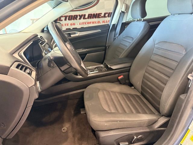 Used 2019 Ford Fusion SE image 12