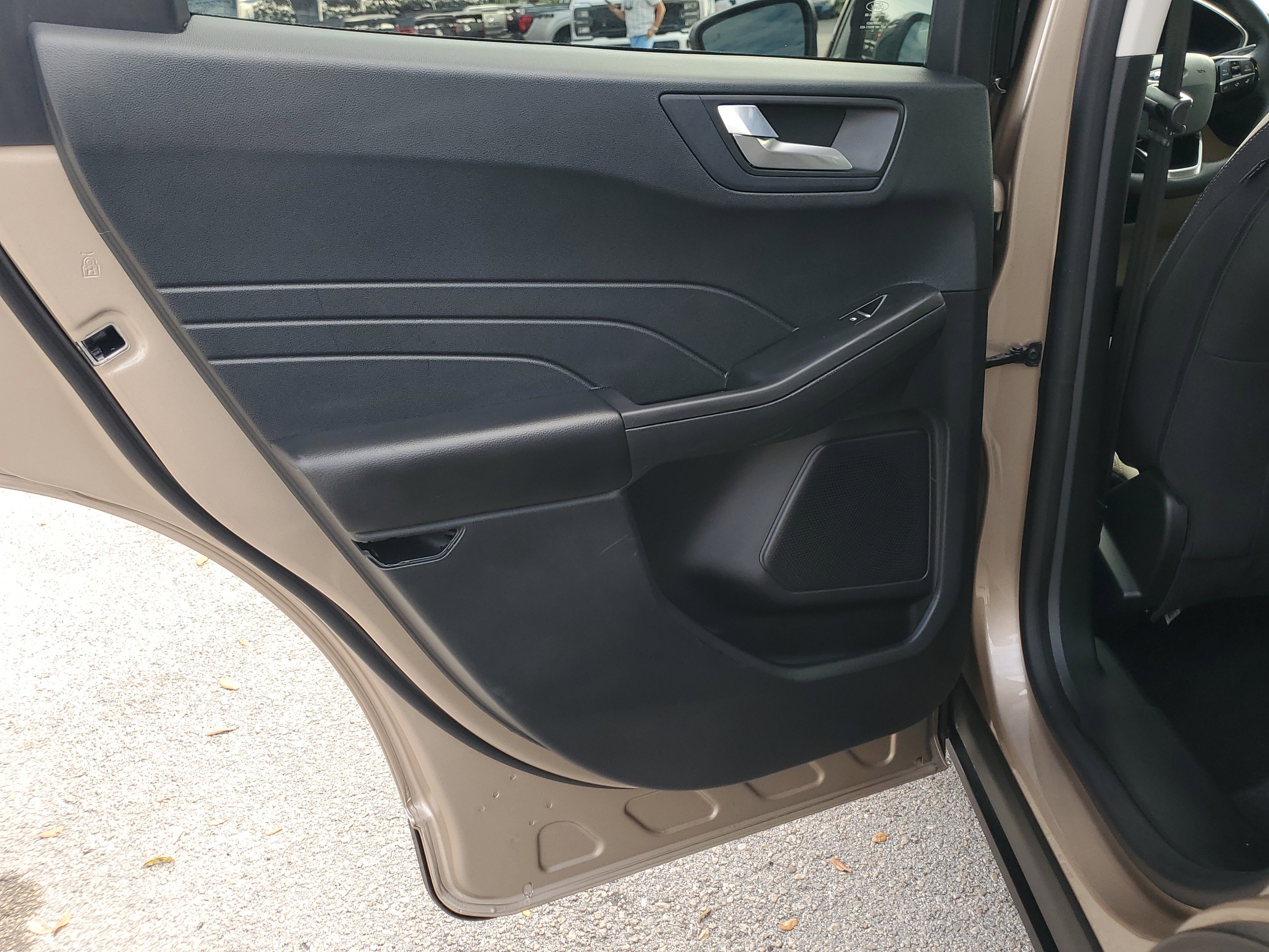 Used 2021 Ford Escape SE w/ SE Sport Appearance Package image 12