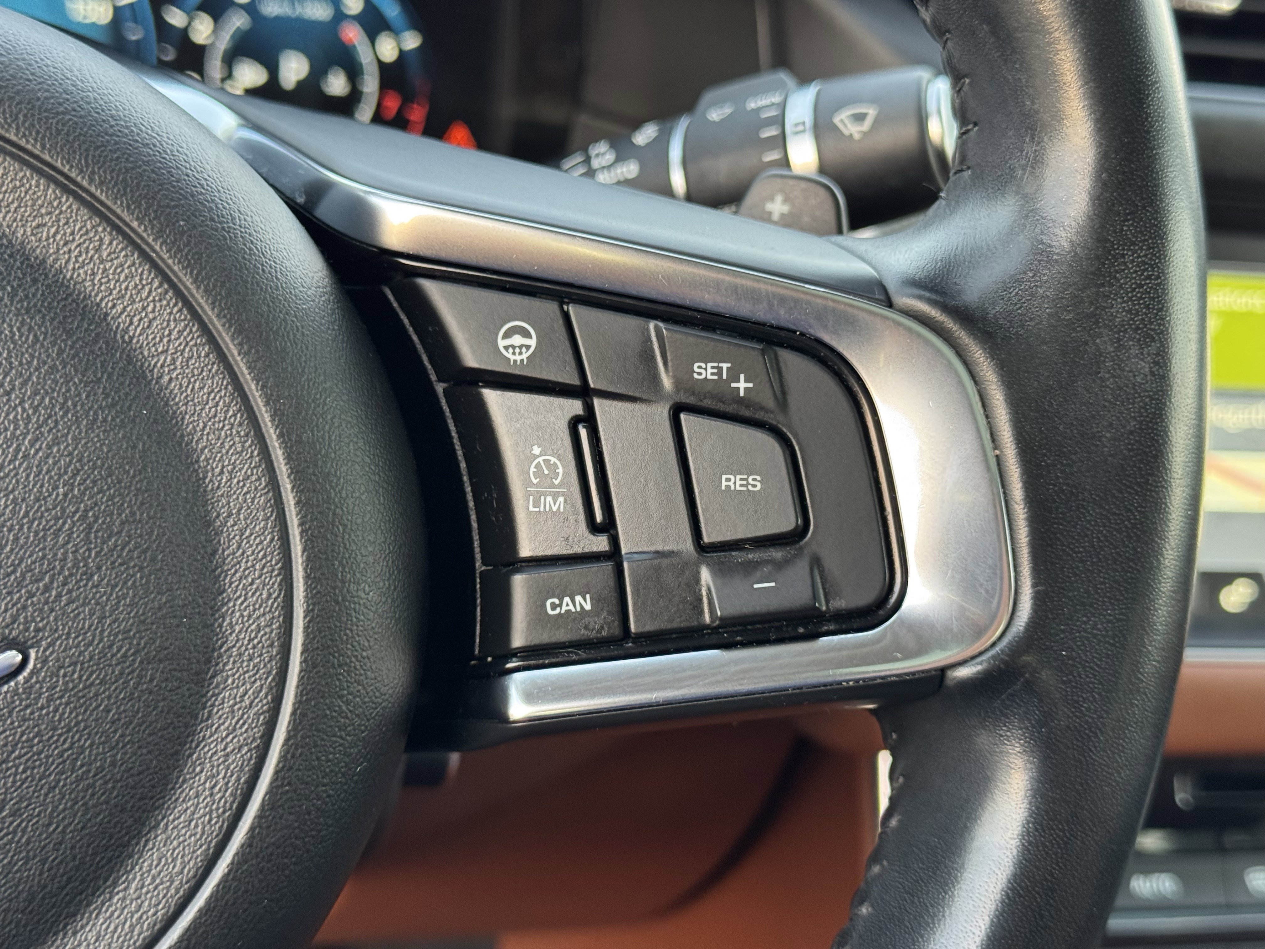 Used 2018 Jaguar XF Portfolio image 31