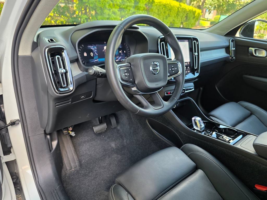 Used 2026 Volvo XC40 B5 Plus AWD/4WD image 11