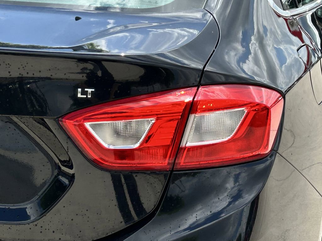 Used 2017 Chevrolet Cruze LT w/ Sun And Sound Package FWD image 8