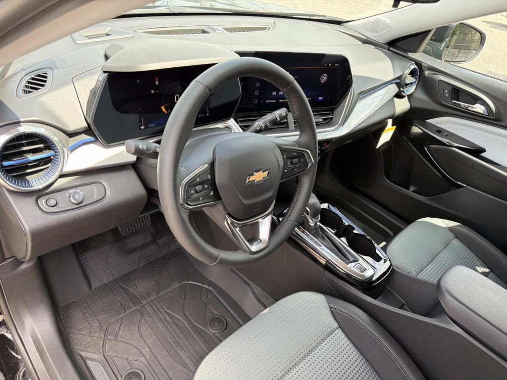 New 2026 Chevrolet Trax LT w/ LT Convenience Package FWD image 18
