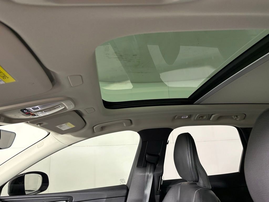 Used 2025 Volvo XC60 B5 Plus AWD/4WD image 32