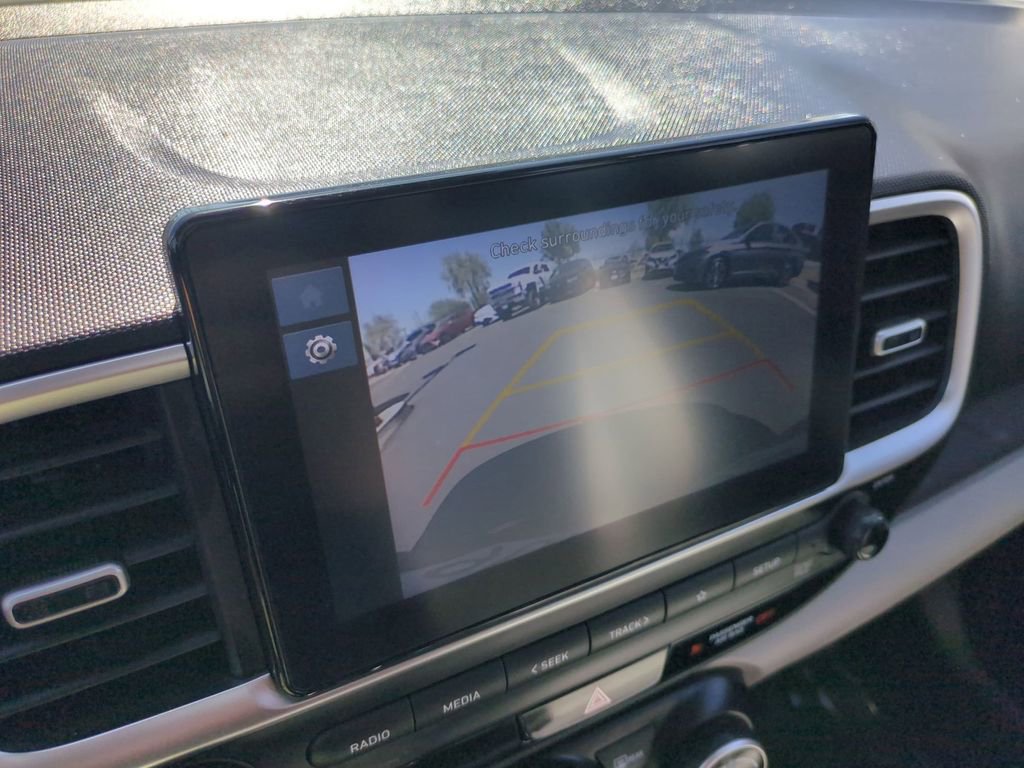 Used 2025 Hyundai Venue SEL FWD image 17