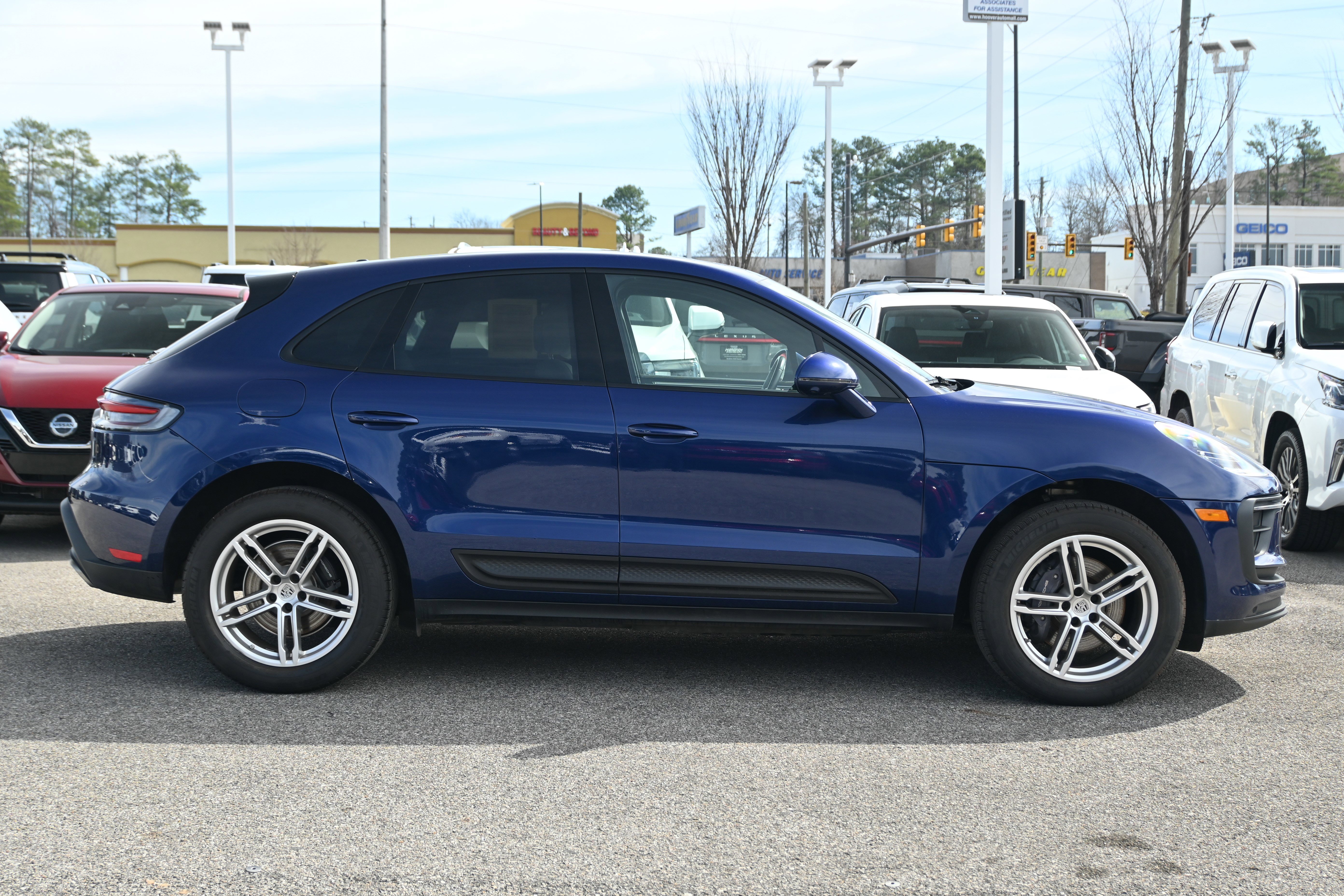 Used 2024 Porsche Macan w/ Premium Plus Package image 17
