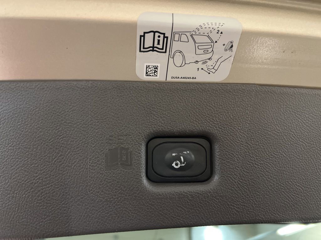 Used 2017 Lincoln MKX Reserve image 34