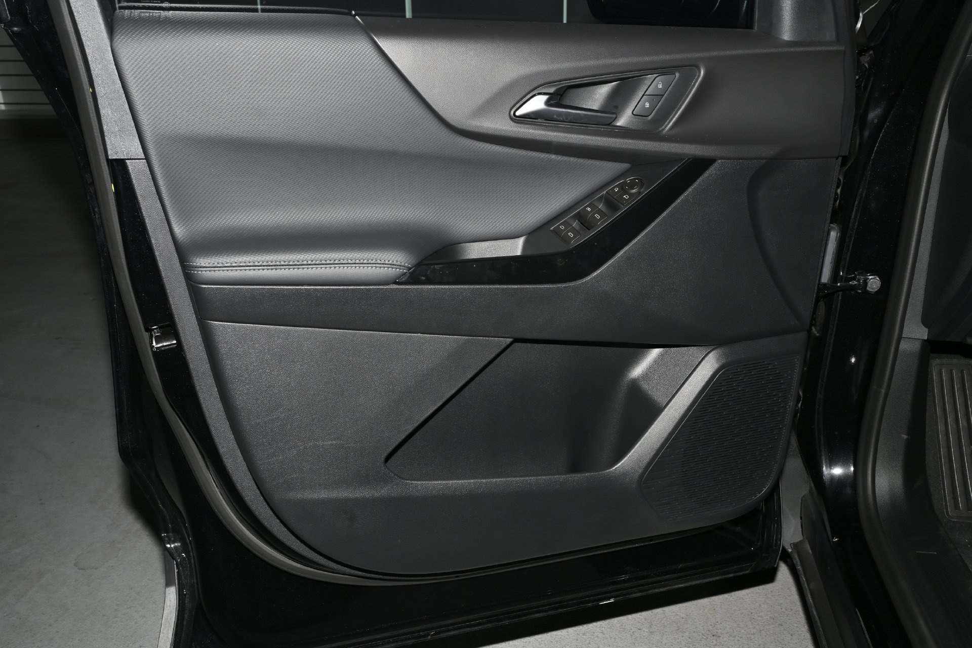 Used 2026 Chevrolet Equinox LT w/ Safety and Technology Package FWD image 21