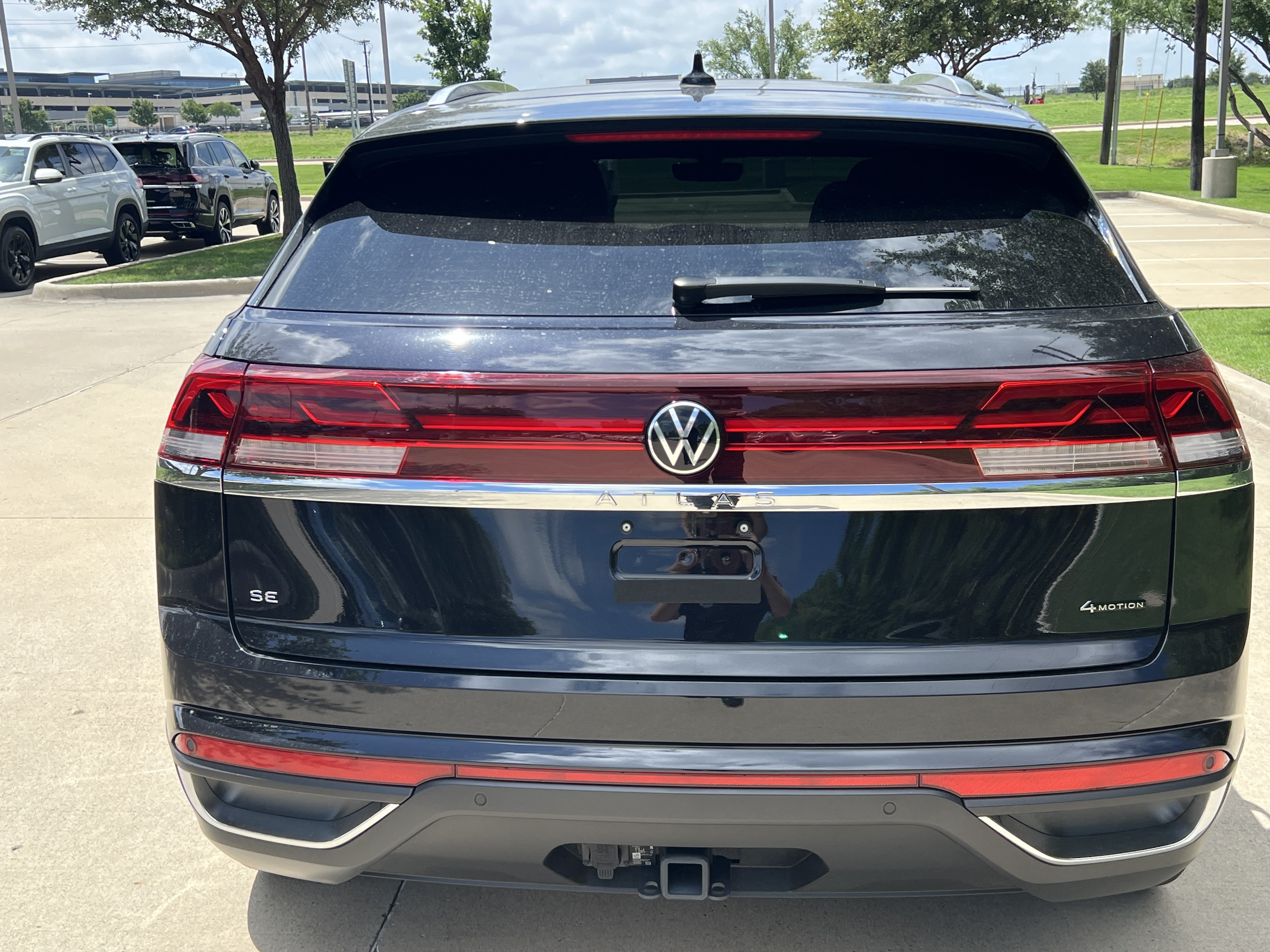 Certified 2026 Volkswagen Atlas Cross Sport SE w/ Panoramic Sunroof Package AWD/4WD image 8