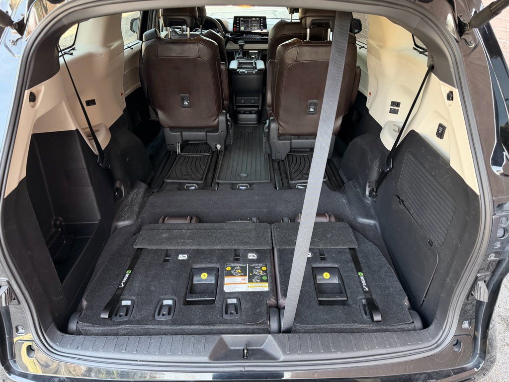 Used 2022 Toyota Sienna Platinum w/ Protection Package (TMS) image 22