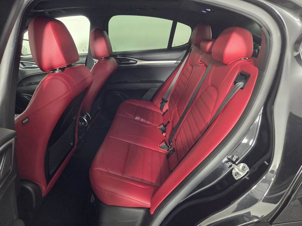 Used 2024 Alfa Romeo Stelvio Veloce image 24