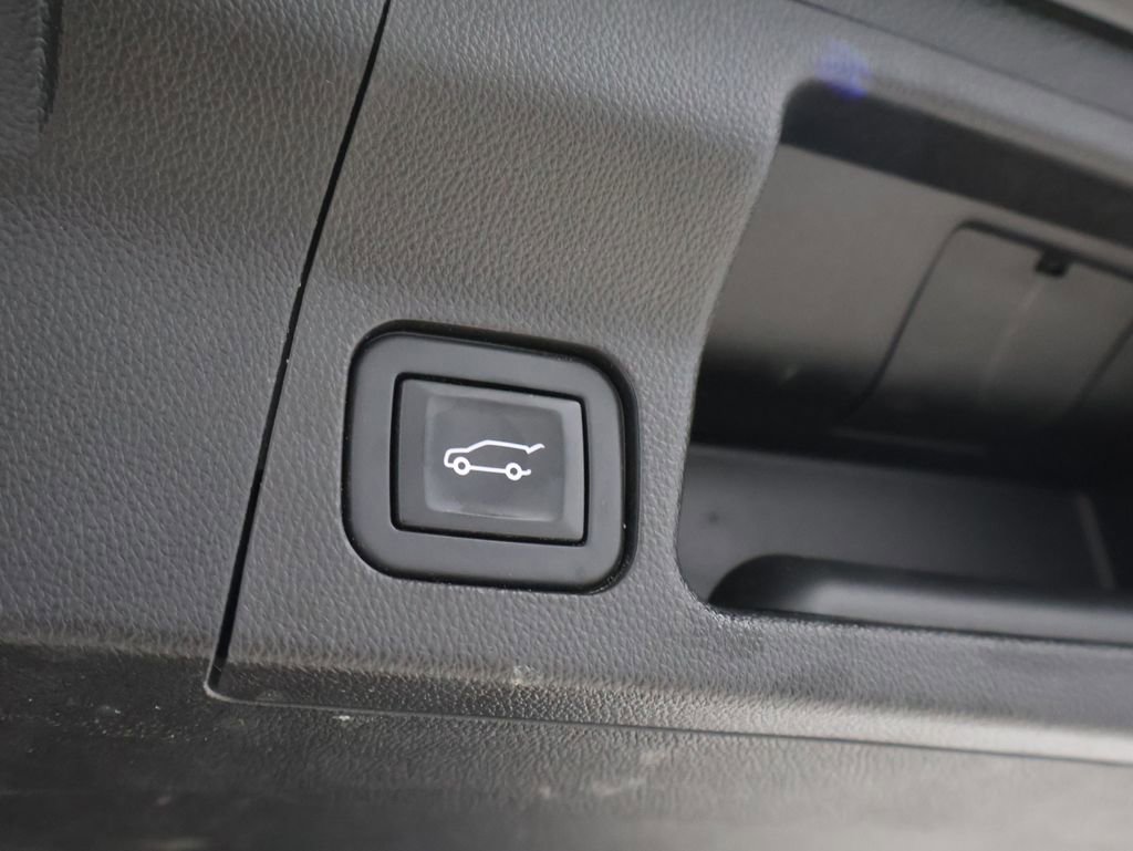 Used 2022 GMC Acadia Denali w/ GMC Pro Grade Package image 22