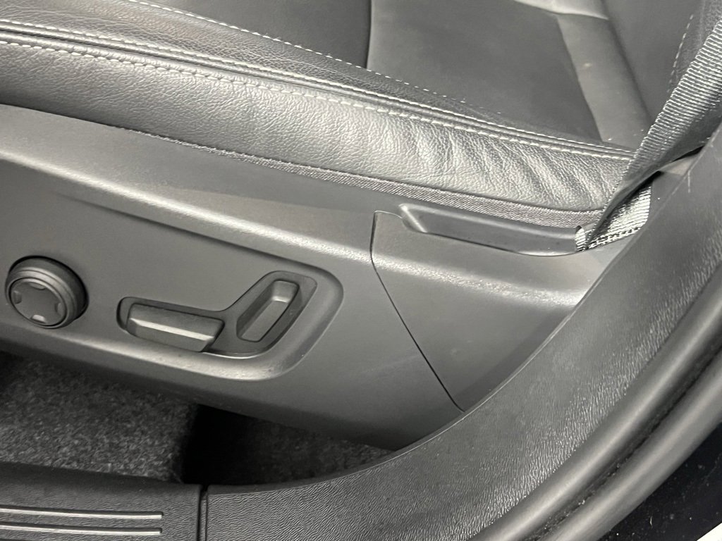 Used 2025 Volvo XC40 B5 Plus image 53