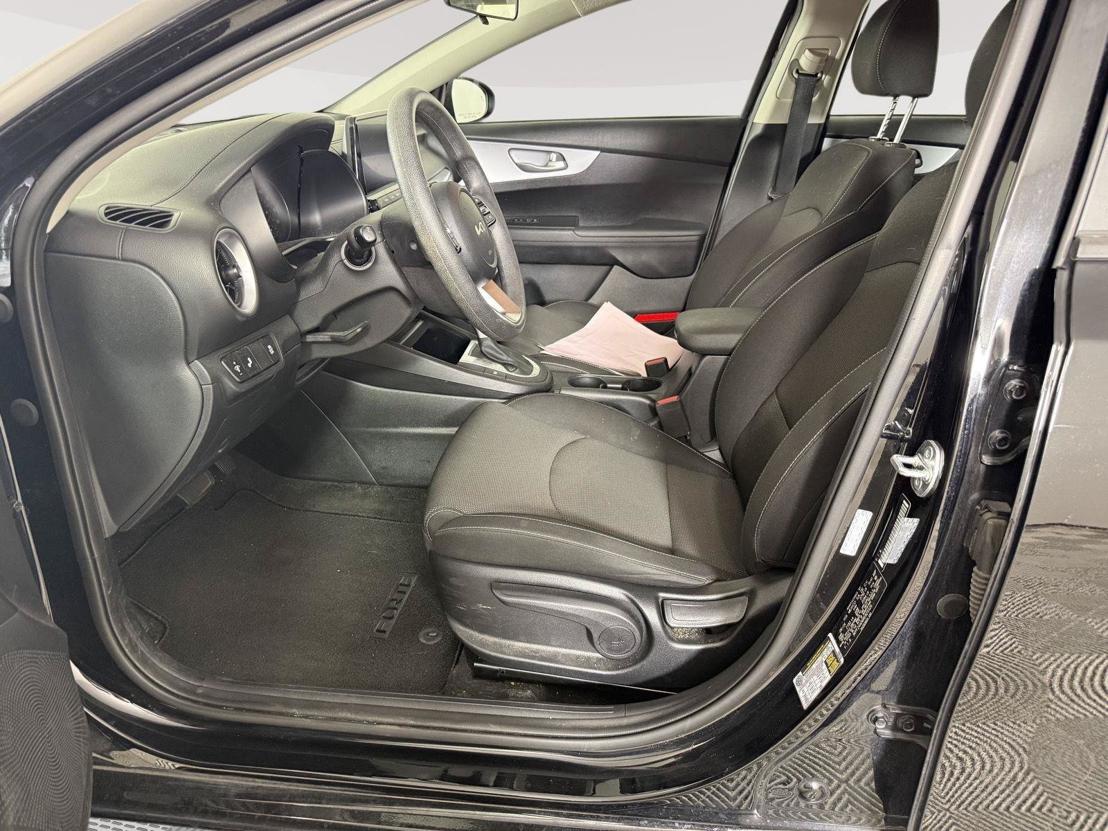 Used 2024 Kia Forte LXS w/ LXS Technology Package FWD image 5