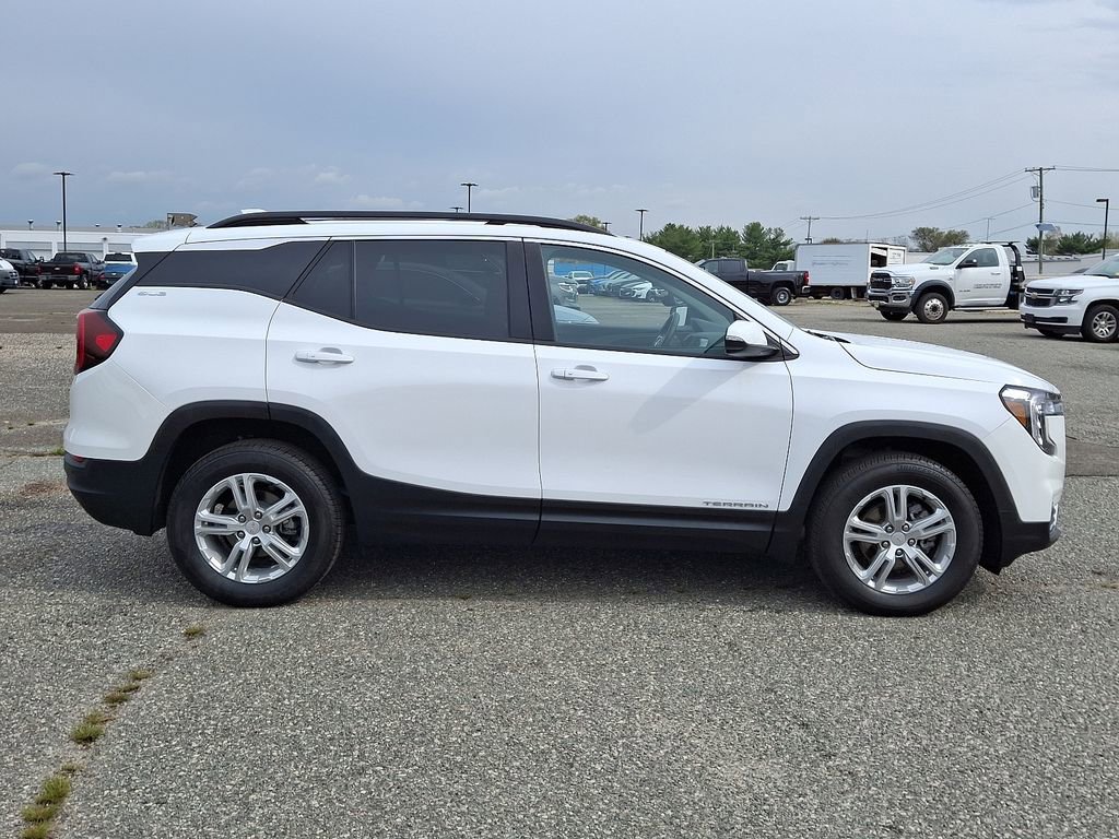 Used 2023 GMC Terrain SLE w/ Driver Convenience Package image 13