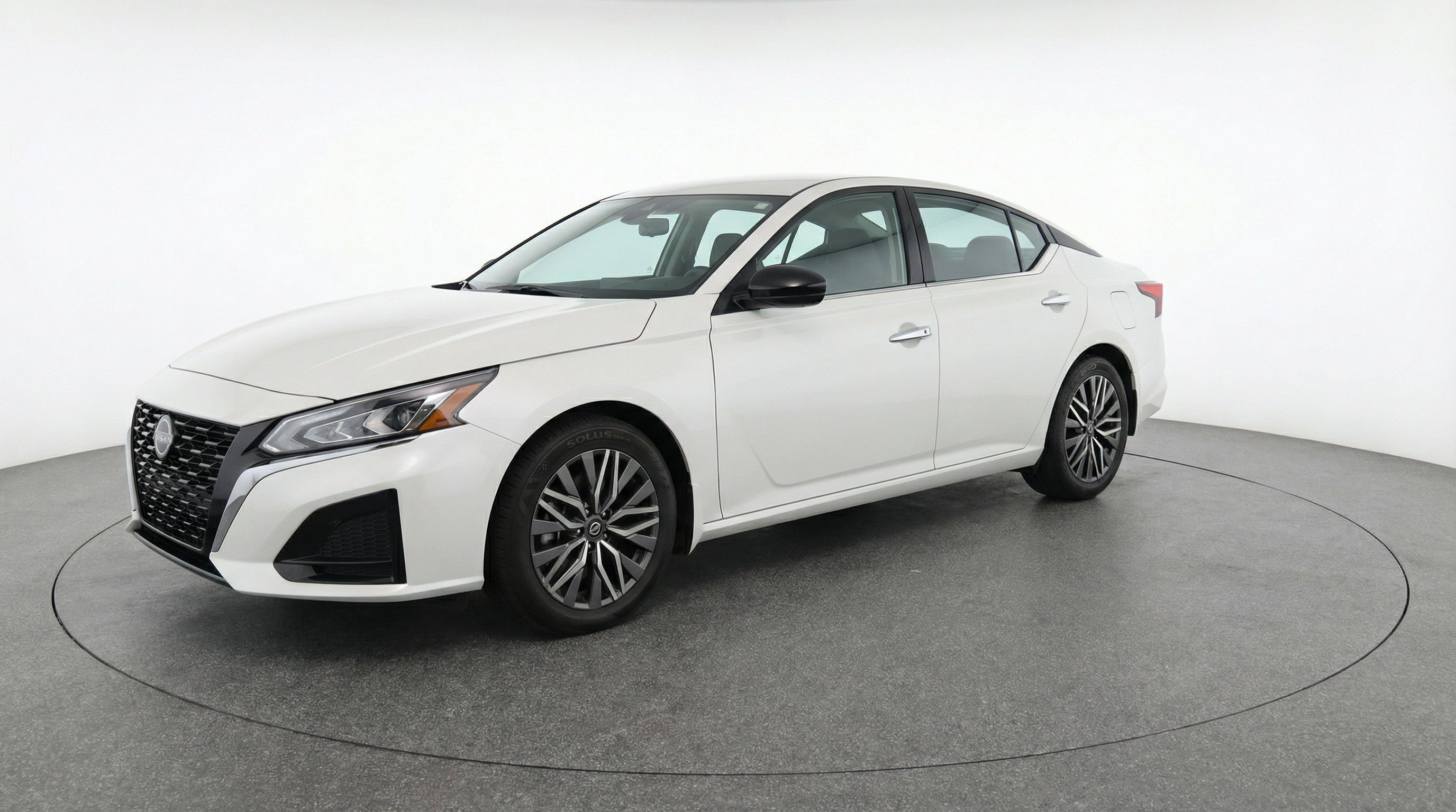 Used 2025 Nissan Altima 2.5 SV FWD image 3