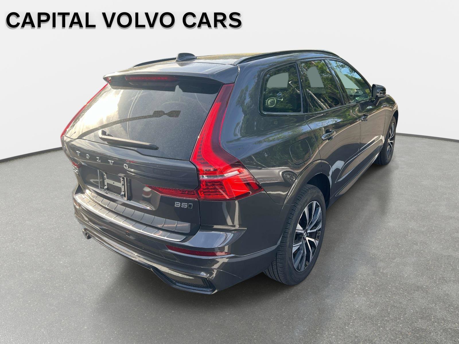 Used 2024 Volvo XC60 B5 Core w/ Protection Package Premier image 3