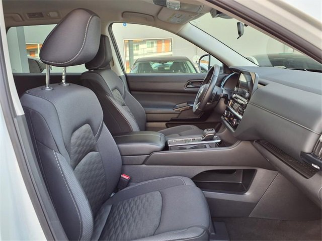 Certified 2024 Nissan Pathfinder SV image 29