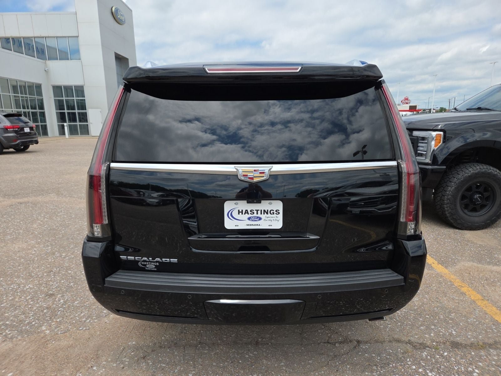 Used 2017 Cadillac Escalade Platinum AWD/4WD image 8