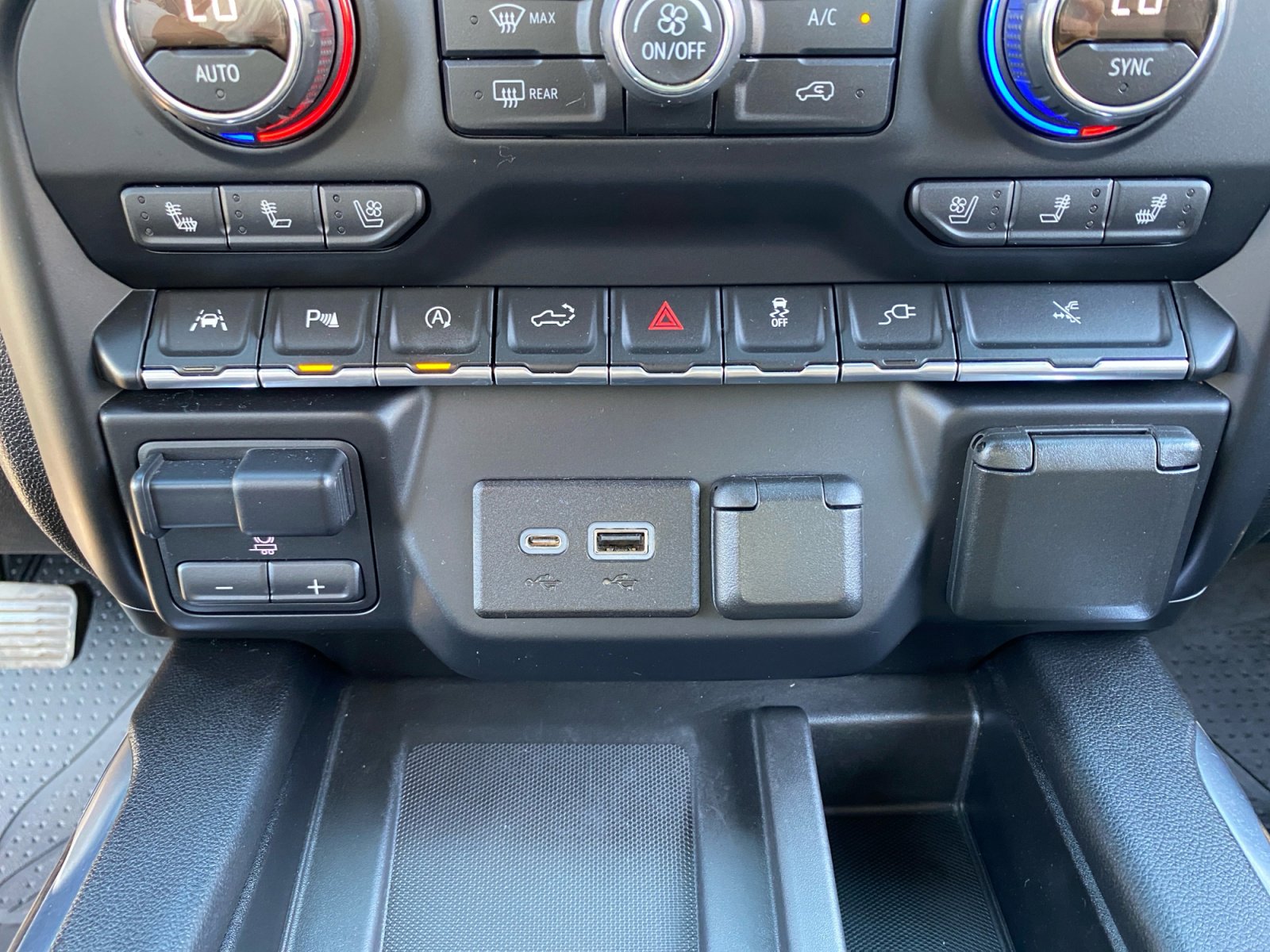 Used 2019 Chevrolet Silverado 1500 High Country w/ Technology Package image 29