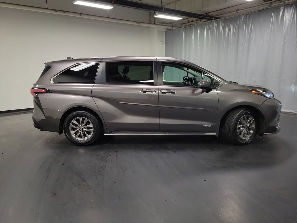 Used 2021 Toyota Sienna XLE AWD/4WD image 9
