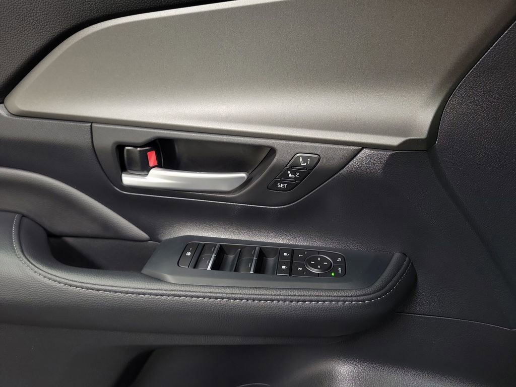 Used 2025 Toyota Grand Highlander AWD Hybrid image 21