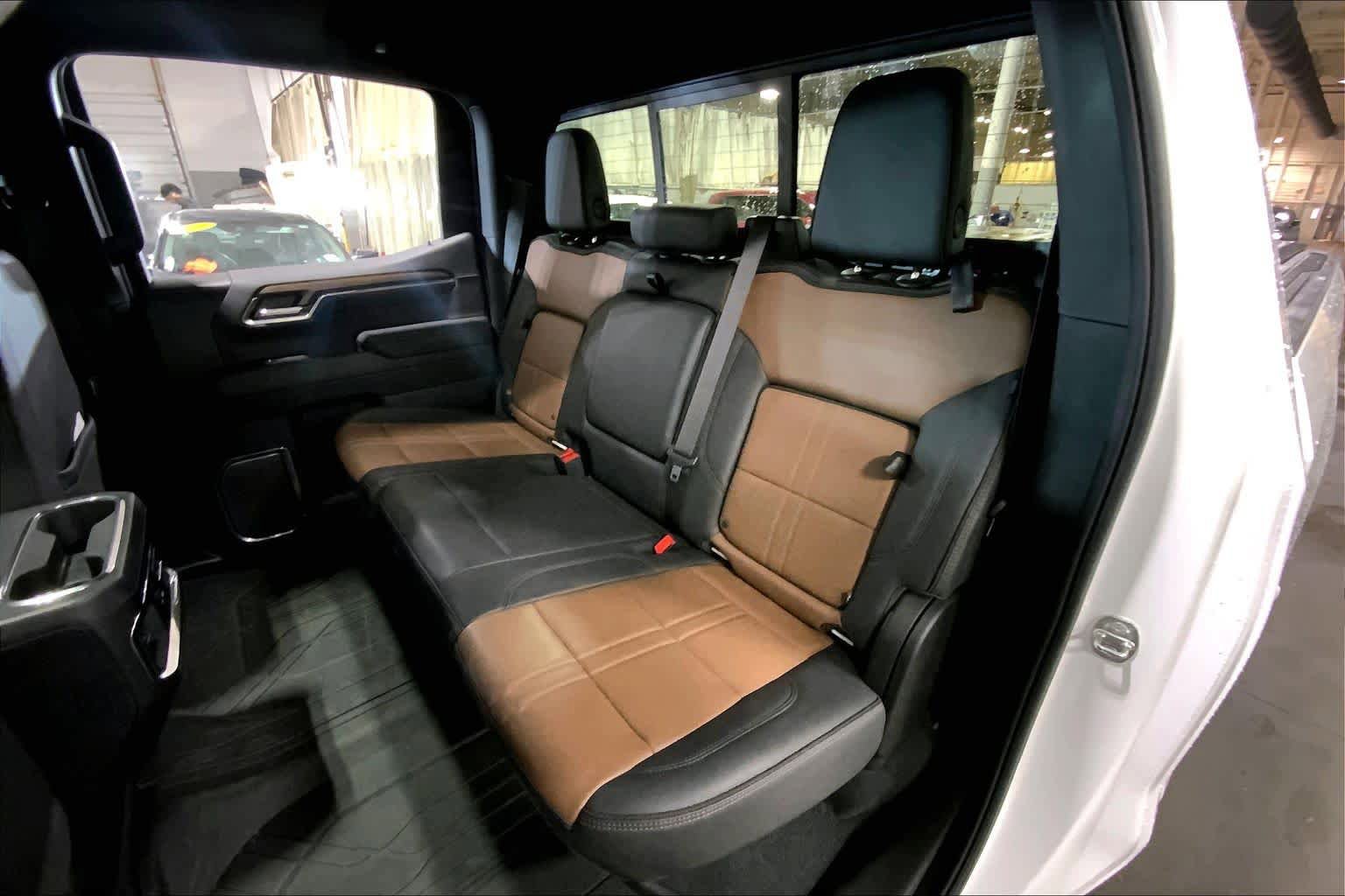 Used 2024 Chevrolet Silverado 1500 High Country w/ High Country Premium Package AWD/4WD image 21