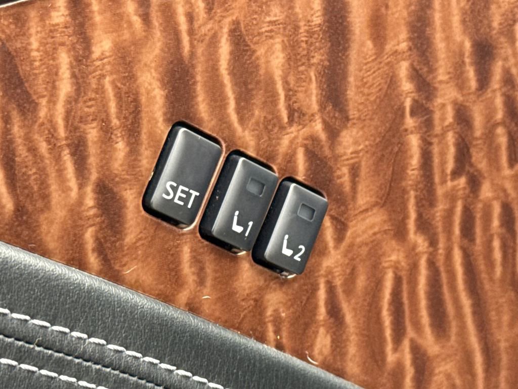 Used 2020 Nissan Armada Platinum w/ Captain's Chairs Package RWD image 23
