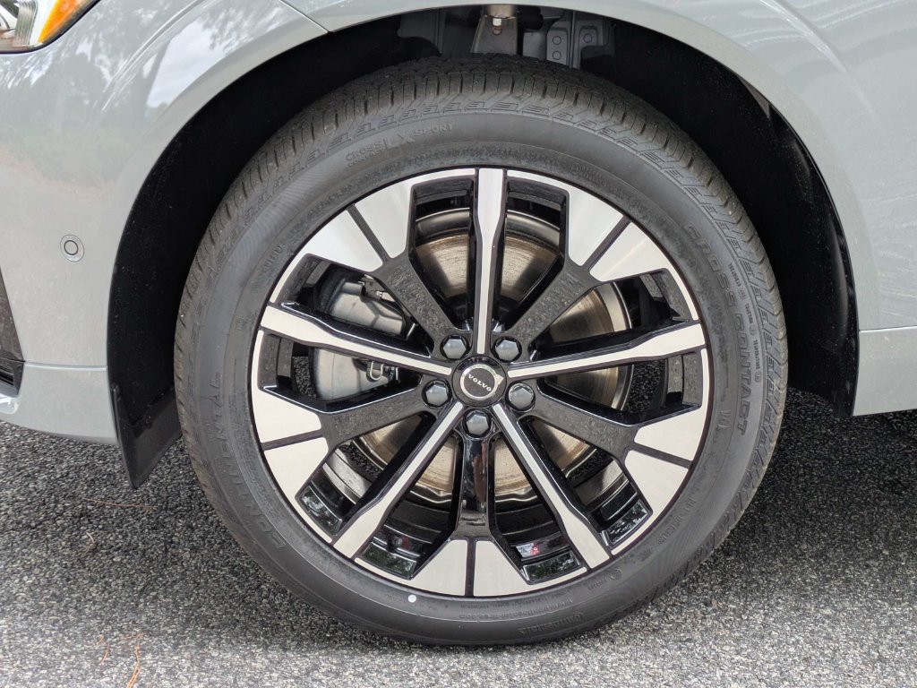 New 2026 Volvo XC60 T8 Plus w/ Protection Package Premier AWD/4WD image 11