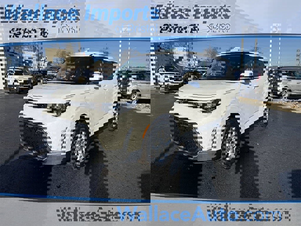 New 2025 Kia Soul LX image 1