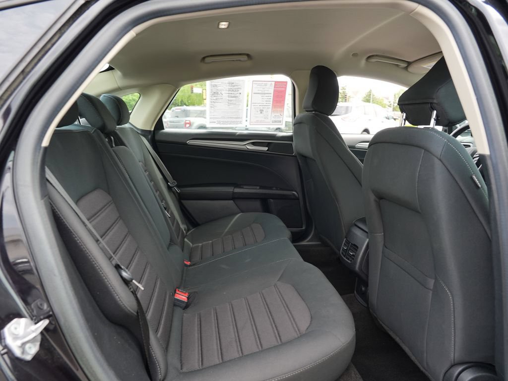Used 2020 Ford Fusion SE FWD image 28