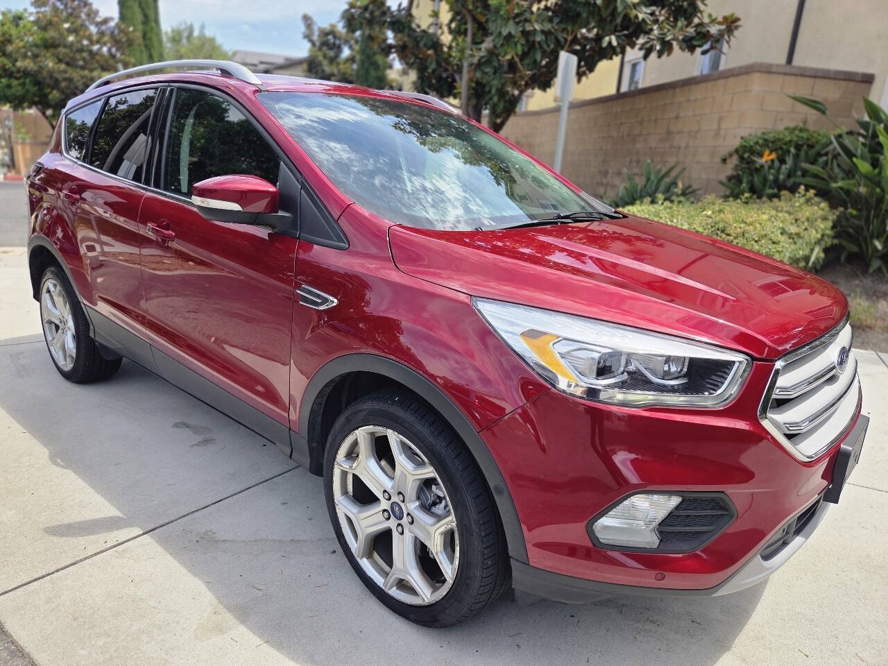 Used 2017 Ford Escape Titanium w/ Equipment Group 301A AWD/4WD image 10