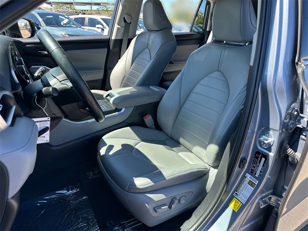 Used 2022 Toyota Highlander XLE image 22