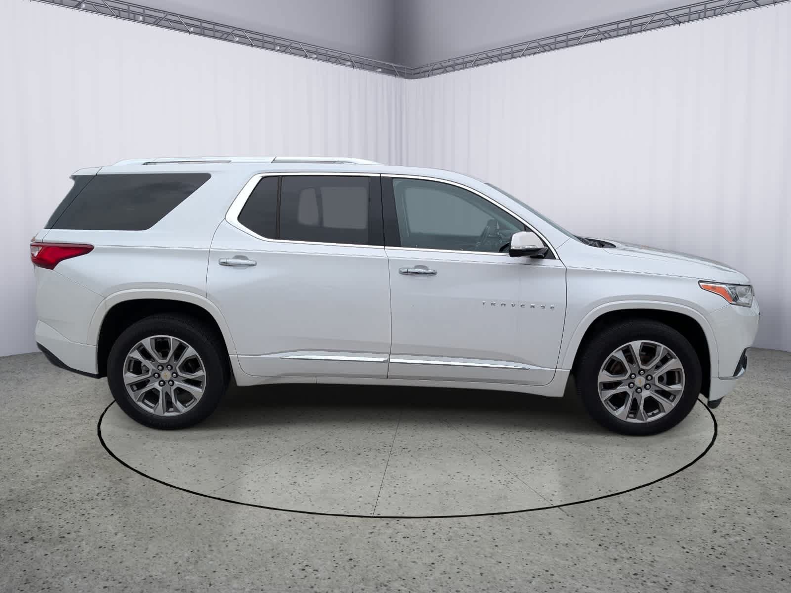 Used 2020 Chevrolet Traverse Premier AWD/4WD image 2