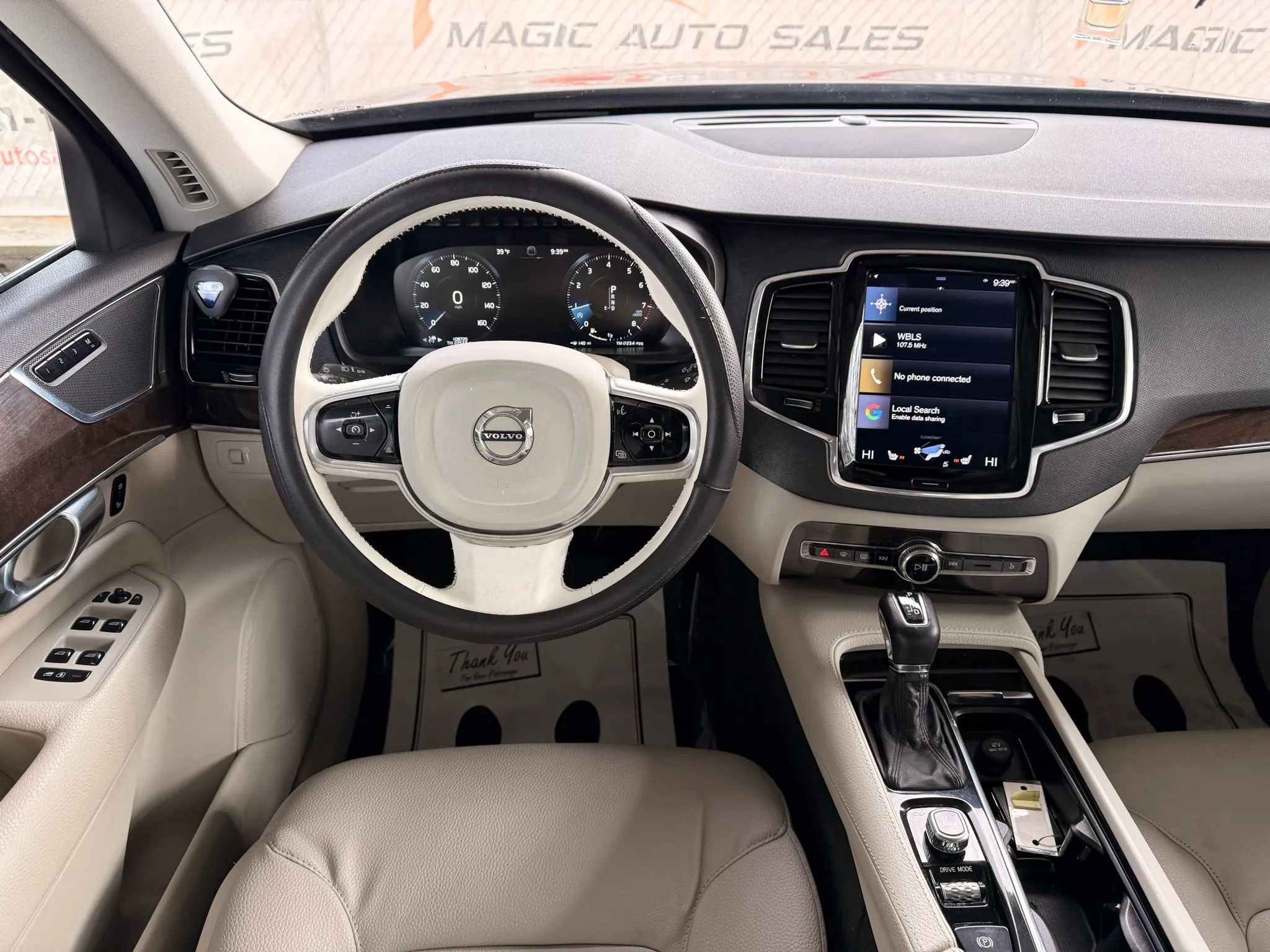 Used 2017 Volvo XC90 T6 Momentum w/ Vision Package image 32