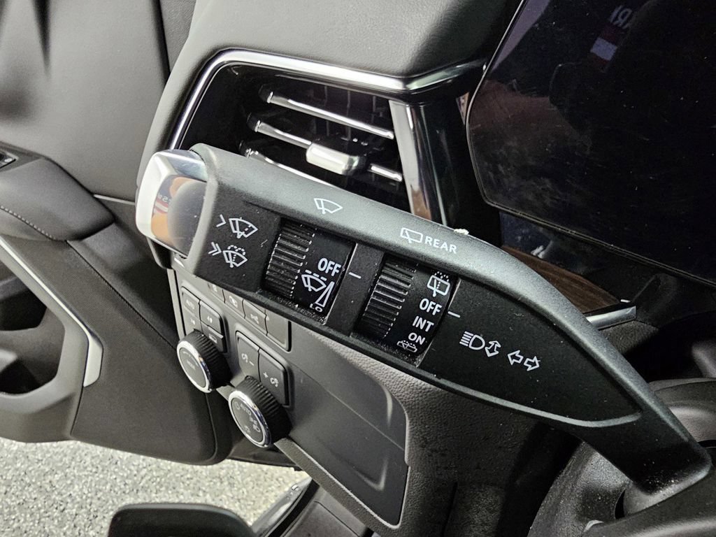 Used 2025 Chevrolet Tahoe LT AWD/4WD image 29