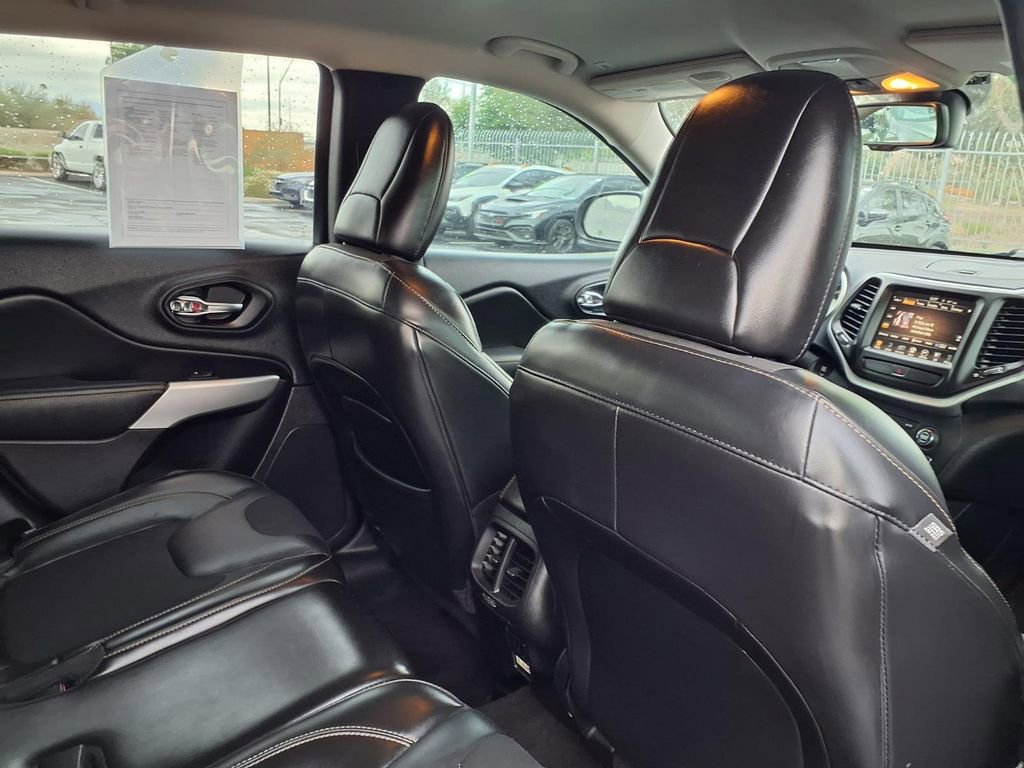 Used 2018 Jeep Cherokee Latitude Plus w/ Comfort/Convenience Group image 19