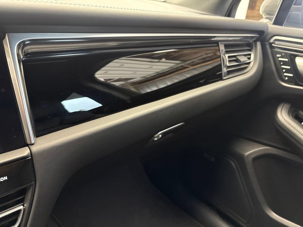 Certified 2024 Porsche Macan Turbo AWD/4WD image 34