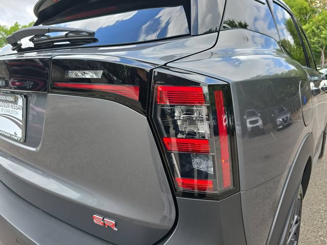 Used 2025 Nissan Kicks SR FWD image 19