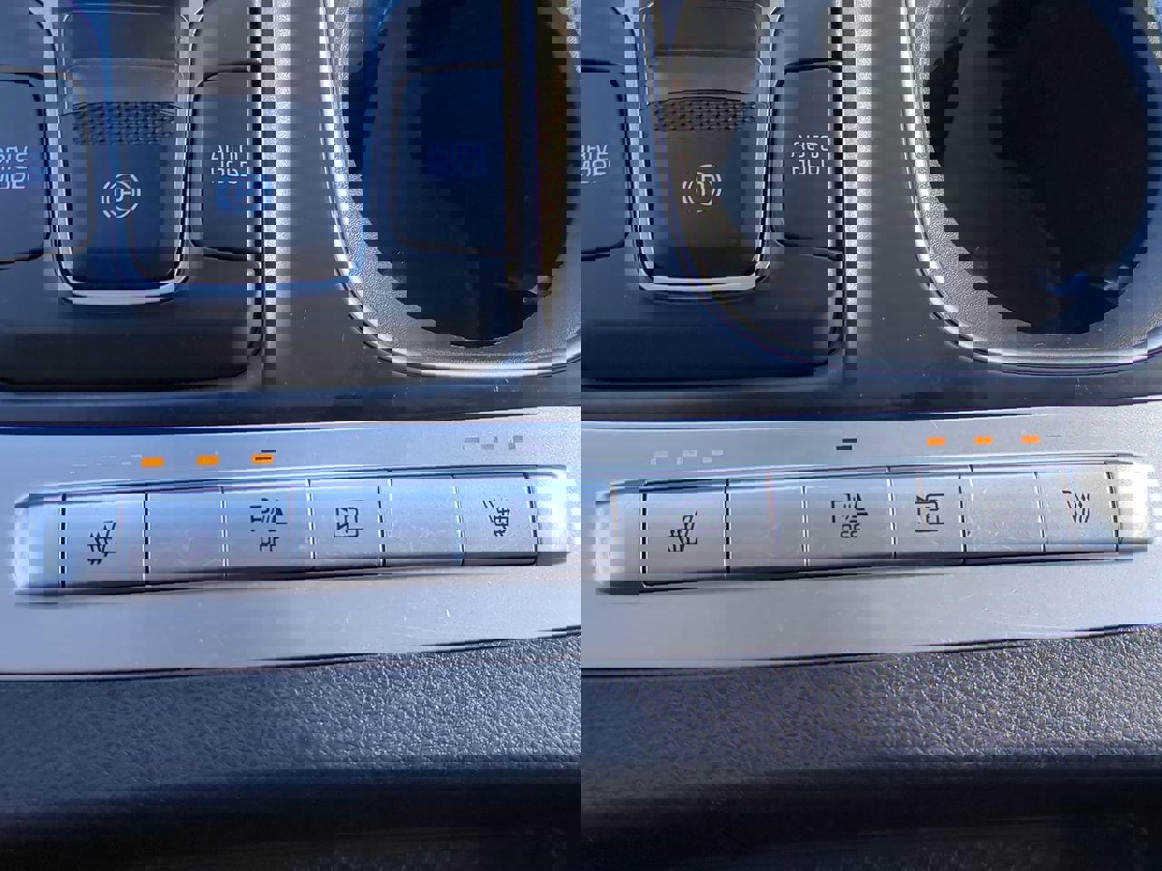 Used 2024 Kia Carnival LX image 22